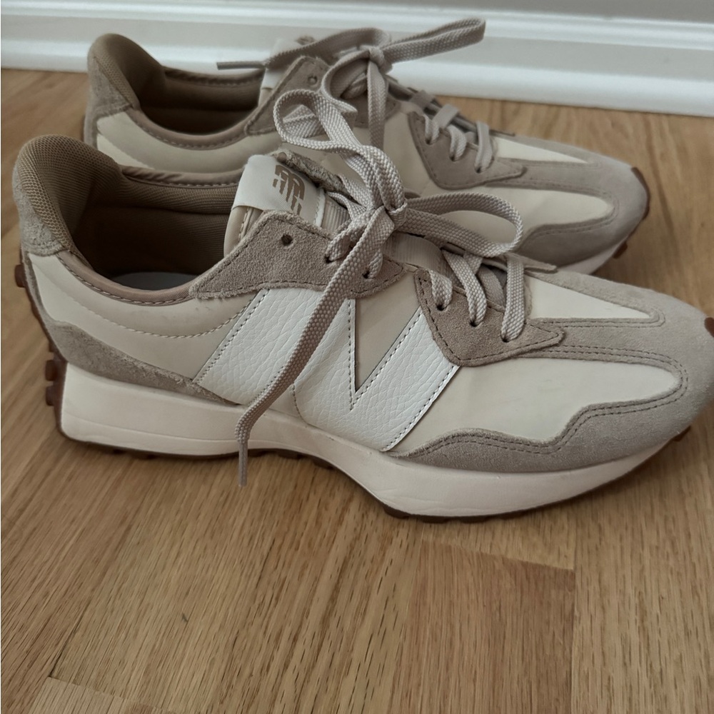 New Balance Women's Sneakers in Linen/Sea Salt